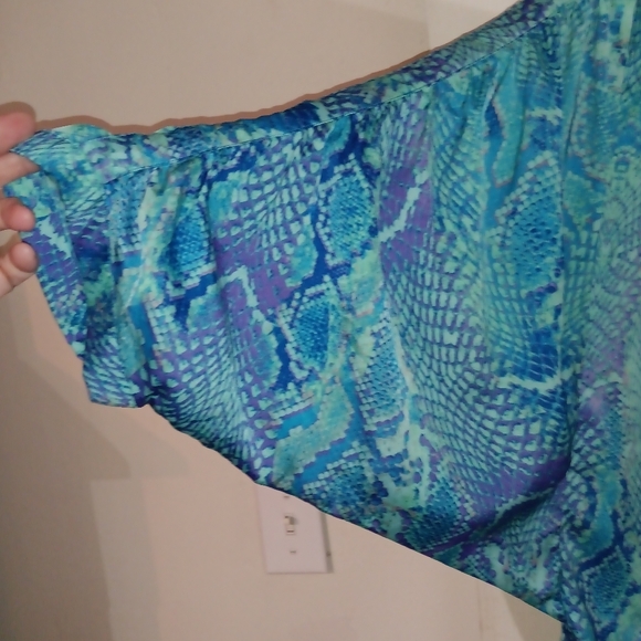 Women's Jennifer Lopez snake print shirt size 1X - Picture 2 of 4